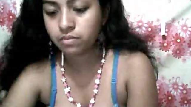 Chubby Indian webcam girl shows hairy pussy