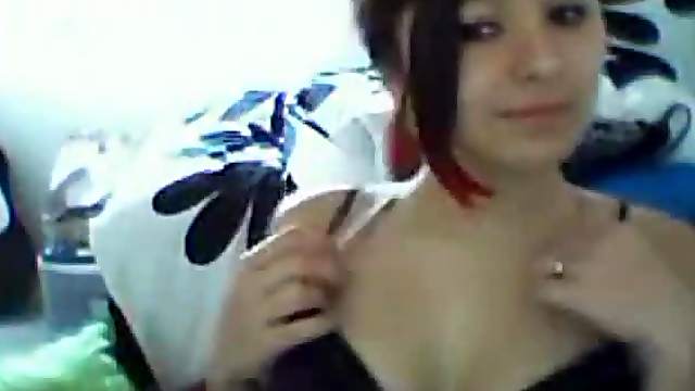 Chatty teen flashes her titties on webcam