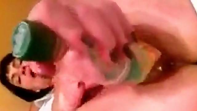 Milf fucks bottle up her asshole in homemade porn