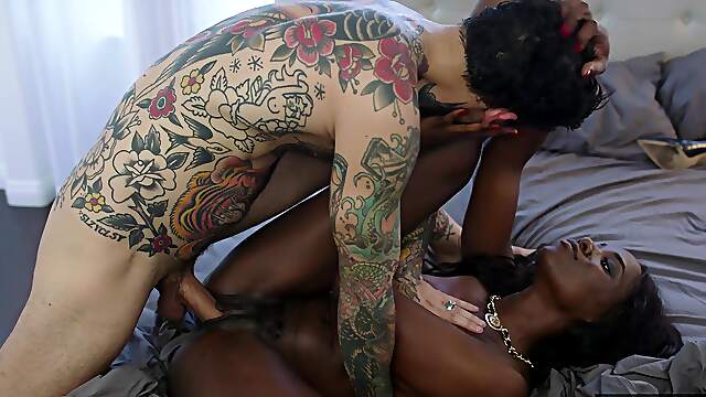 Ana Foxxx rides Small Hands’ cock in hd