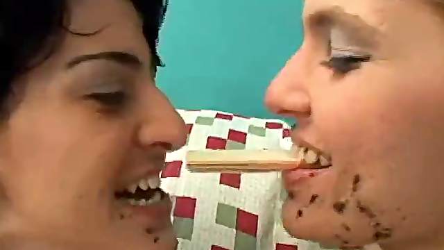 Girls make out with messy food faces